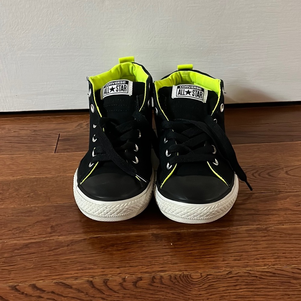 Converse/Chuck Taylor Black w/neon green Mid High Top Sneakers Big Boys size 6